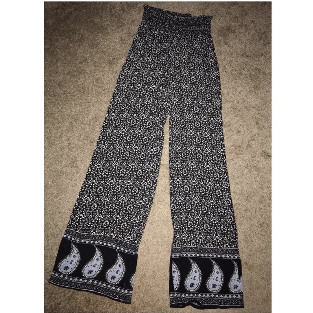 American Eagle wide legged boho patterned pants szS